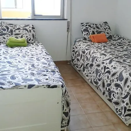 8 Min. Gehdistanz Zum Kilometerlangen Sandstrand Von * Alvor